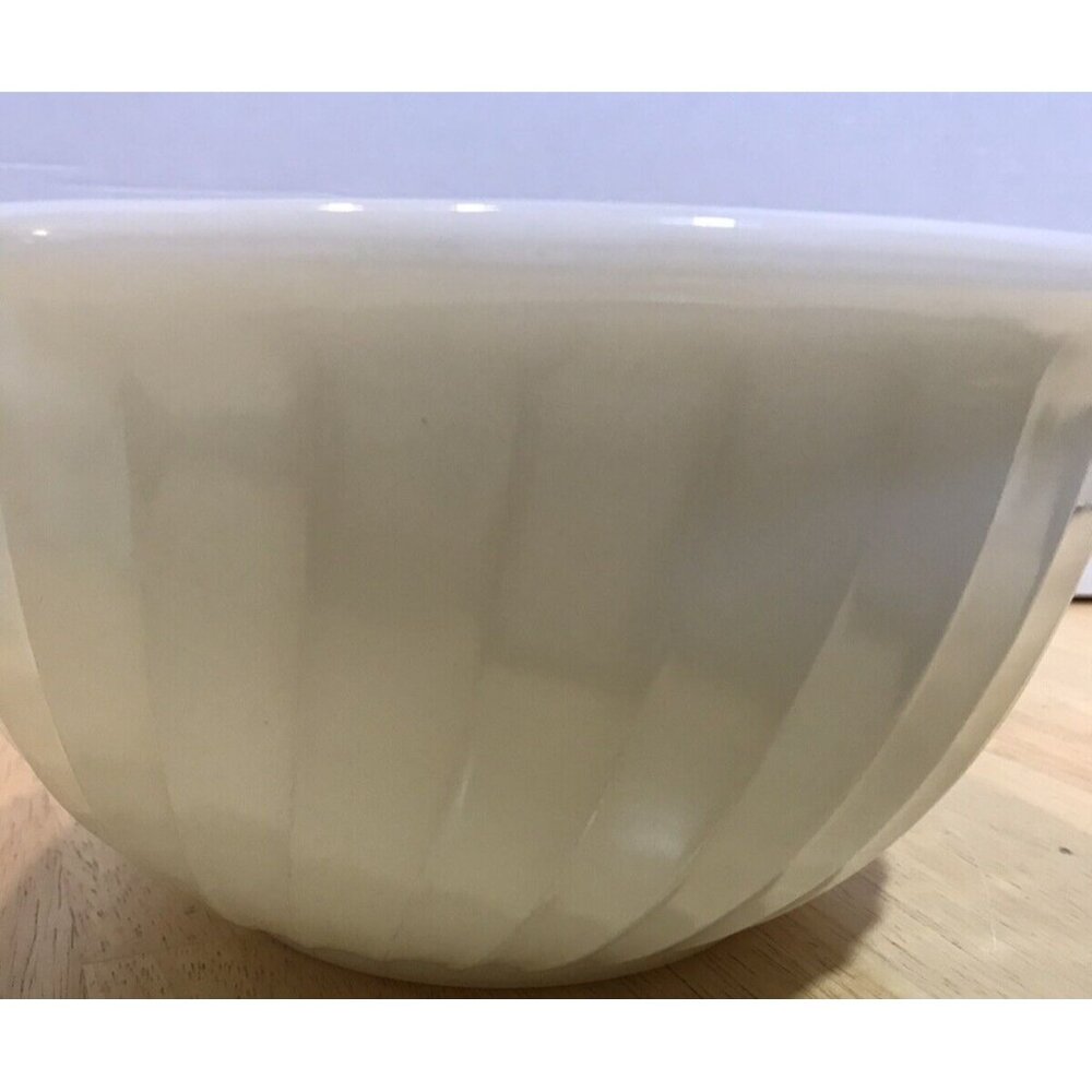 SET OF 3 Anchor Hocking FIRE KING White Milk Glass SWIRL NESTING MIXING BOWLS